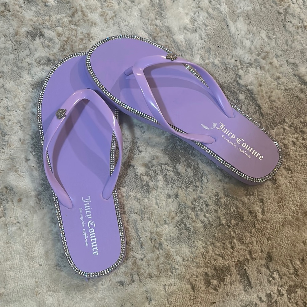 Juicy couture flip flops